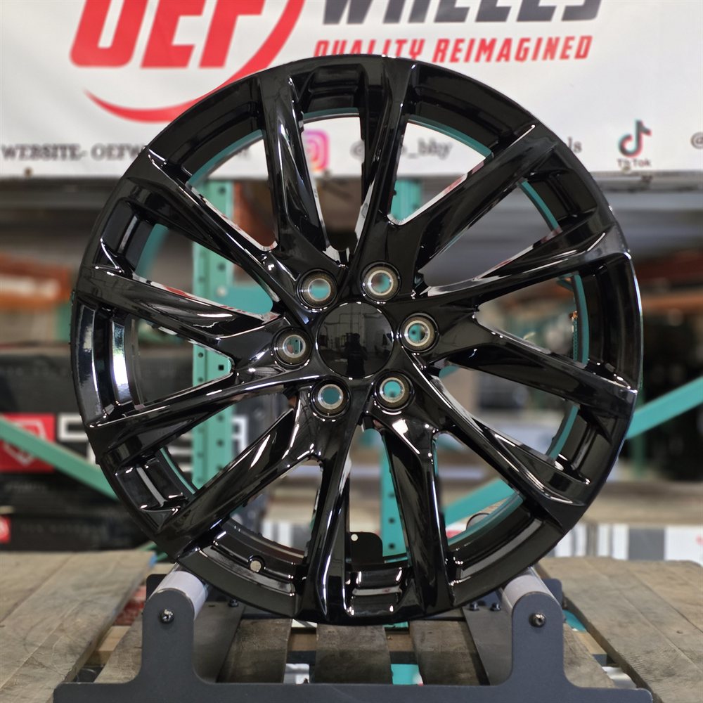 Escalade D07 wheel — Chrome, Gloss Black
