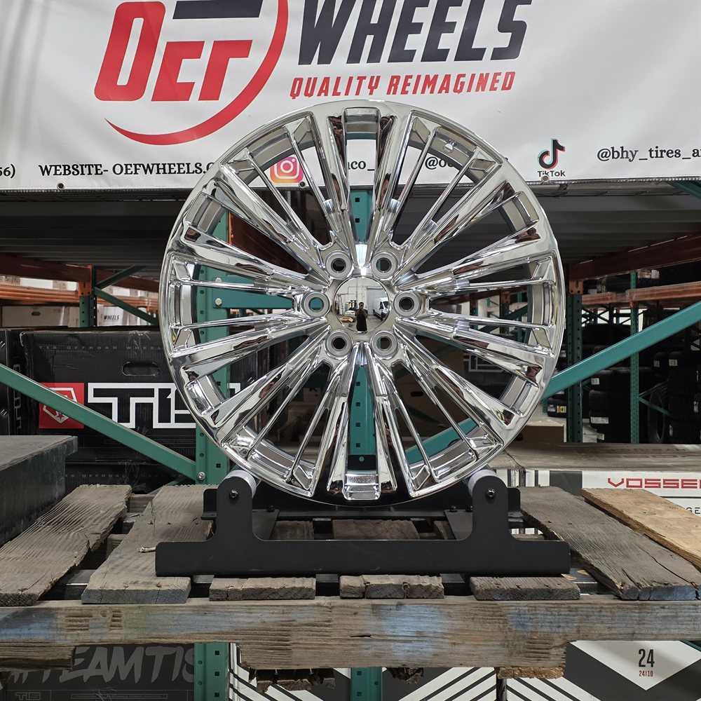 Escalade D11 wheel — Chrome, Gloss Black