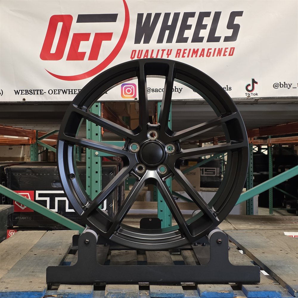Dodge F102 wheel — Gloss Black
