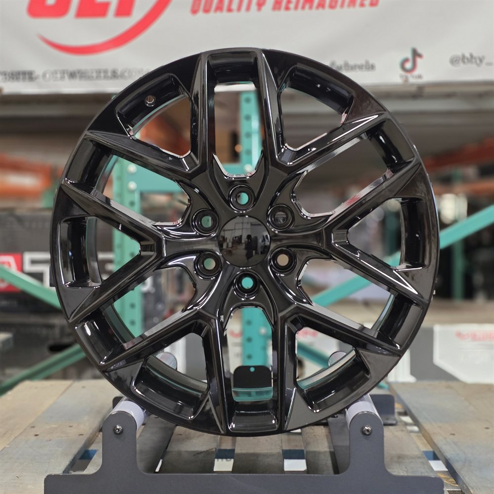 GMC G16 wheel — Chrome, Gloss Black