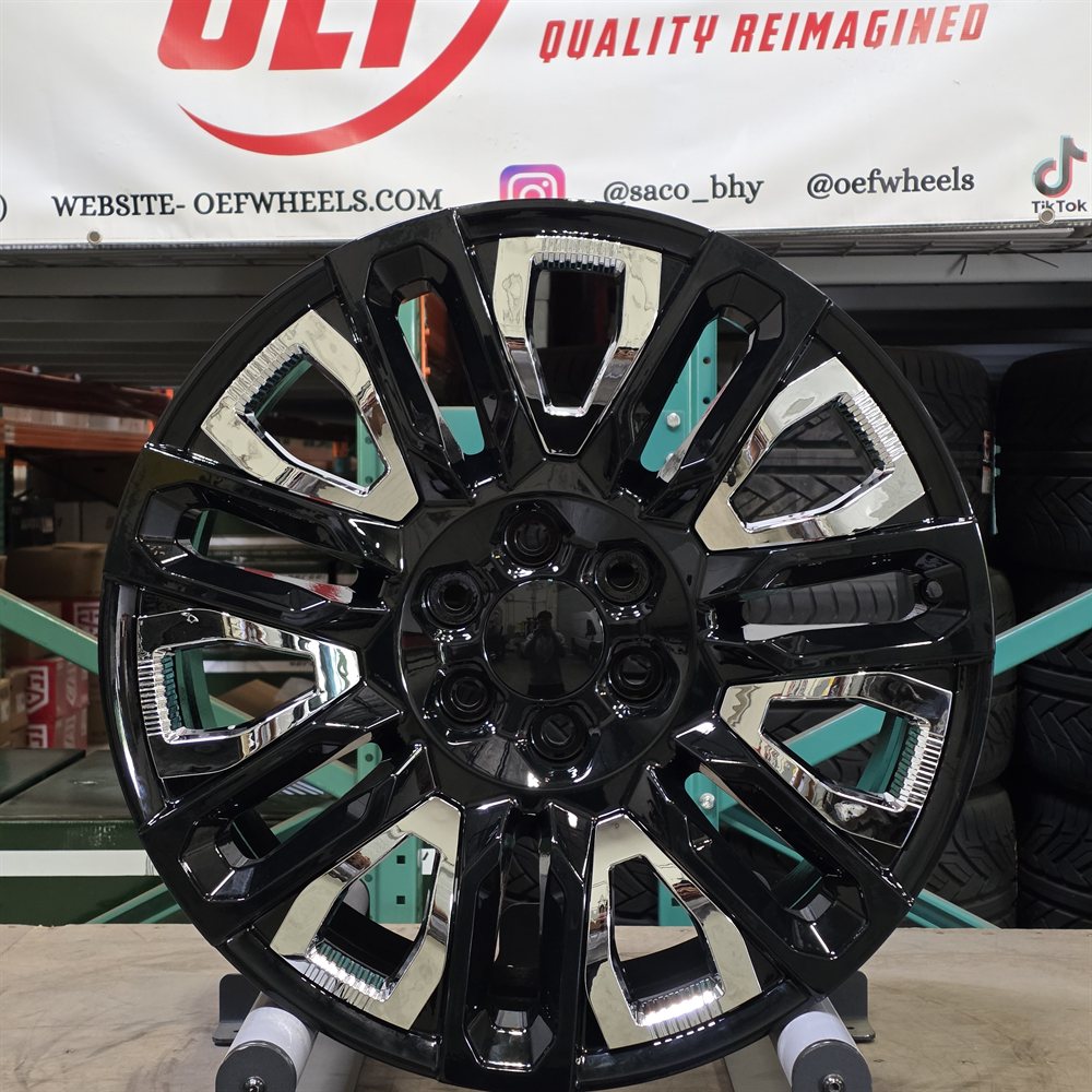 GMC G27 wheel — Black + Chrome Insert