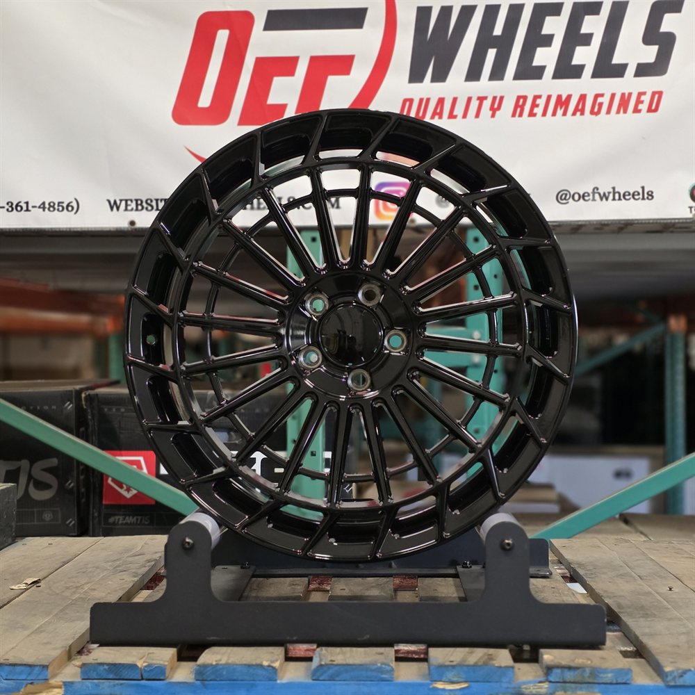 Mercedes MH01 wheel — Gloss Black, Silver Machine